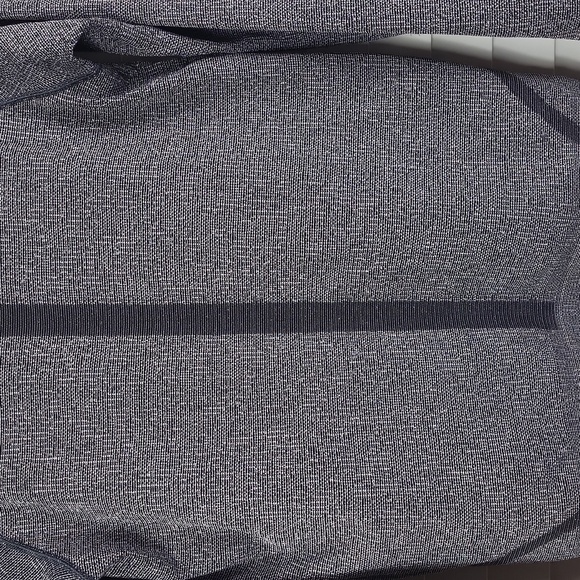 Lululemon Athletica Charcoal/Silver Long Sleeve Top. Size 8 - Picture 12 of 12